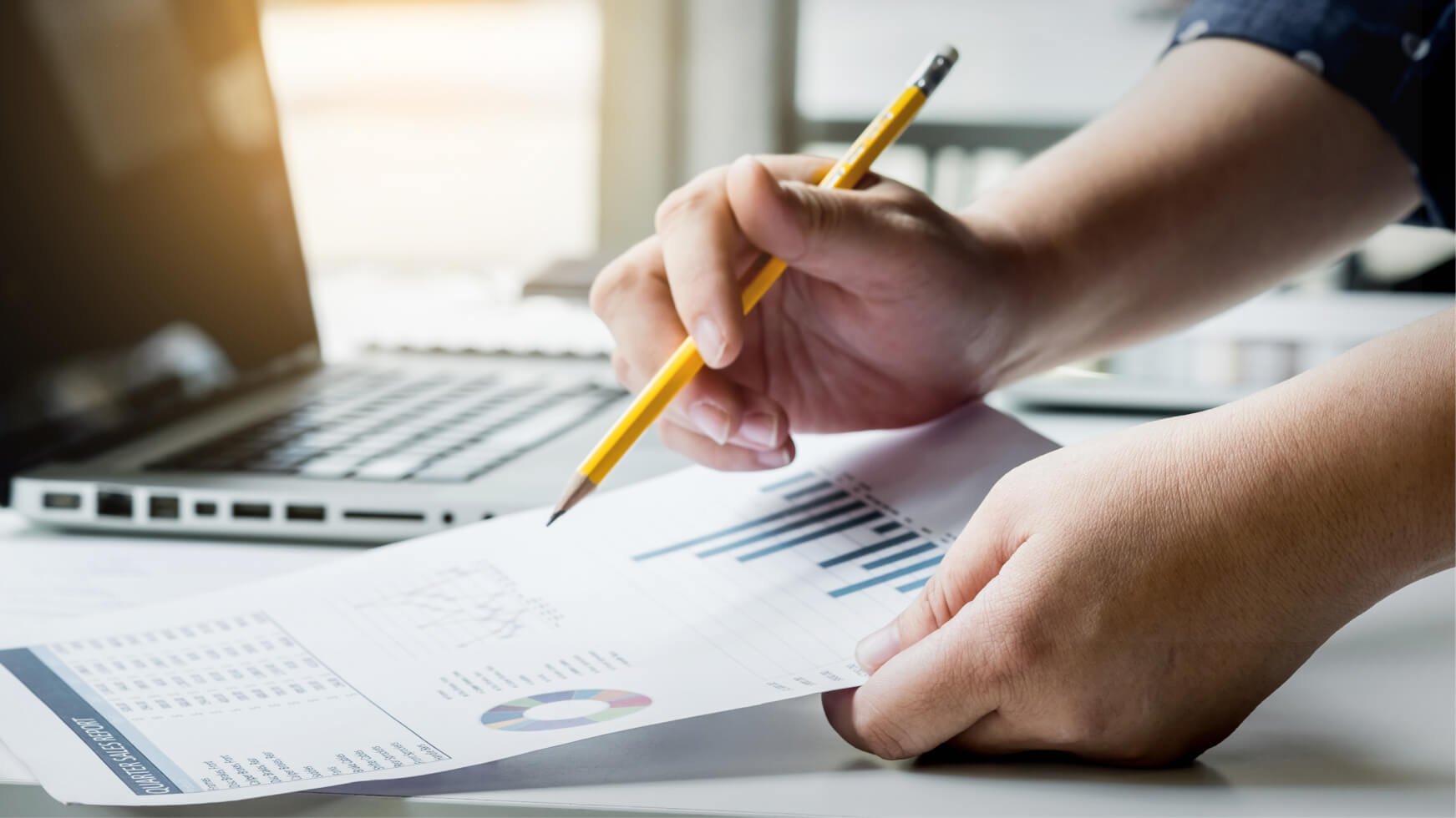 Mide detalles sobre el desempeño laboral con un sistema de evaluaciones periódicas.