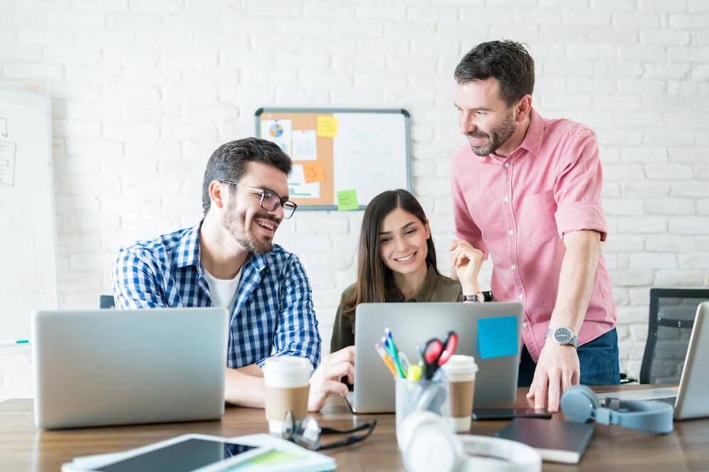 Los equipos de alto rendimiento suelen sentirse satisfechos con su trabajo.