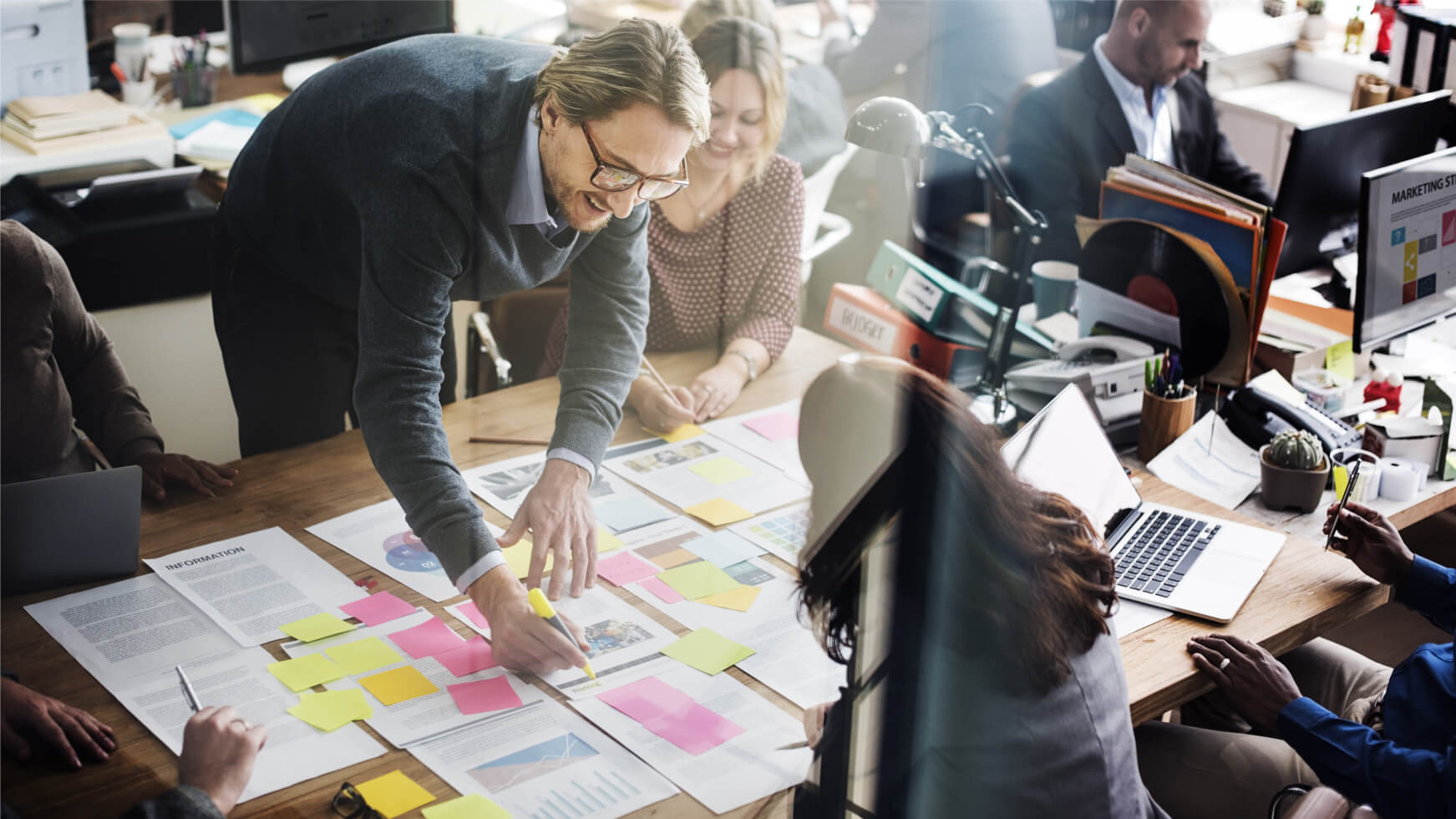 La metodología de gestión por competencias busca identificar y desarrollar las habilidades necesarias para desempeñar al talento de manera efectiva.