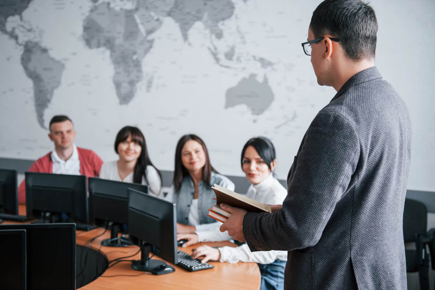 Capacita, desarrolla y evalúa a tu equipo para que alcance su máximo rendimiento.