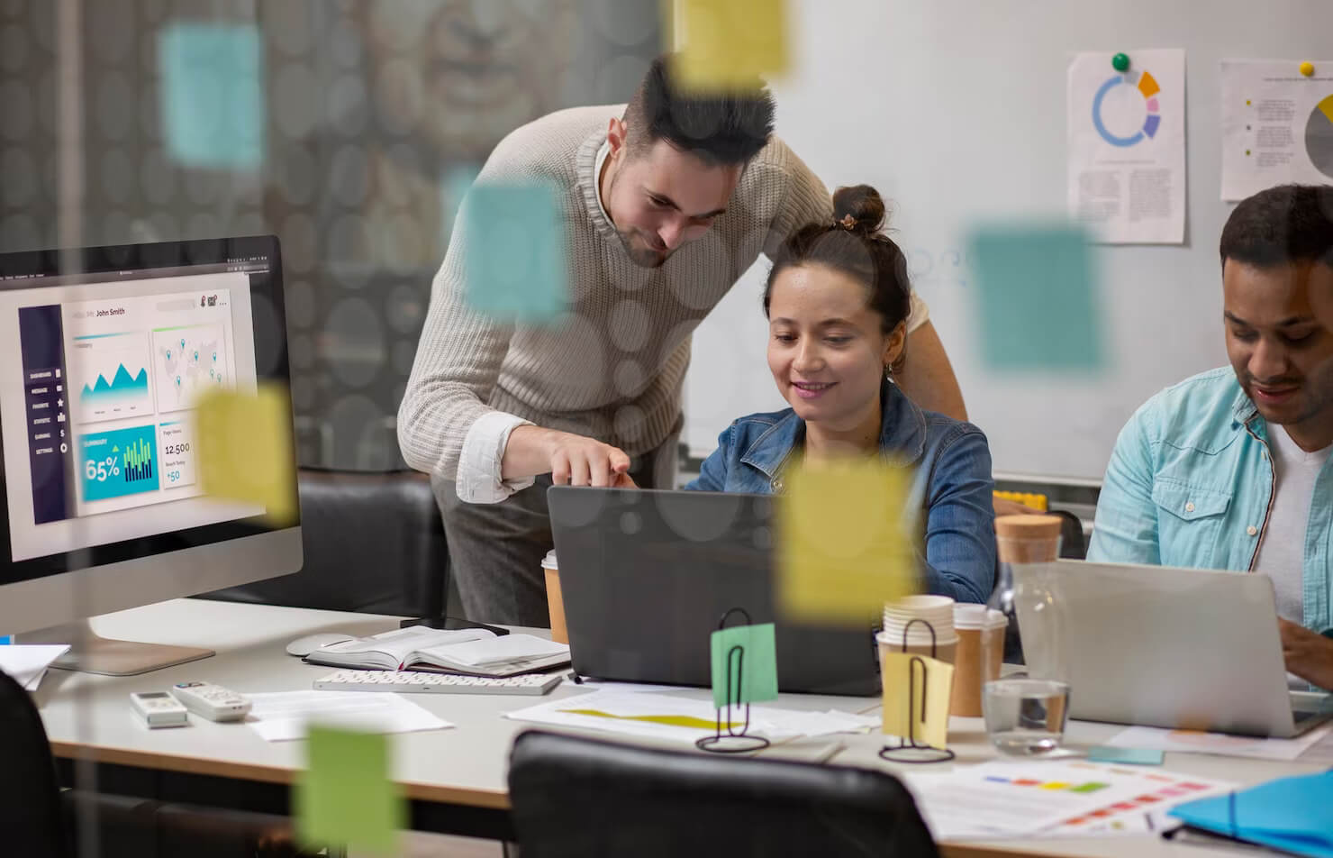 La evaluación 360 involucra a varias áreas y fortalece la comunicación y trabajo en equipo.