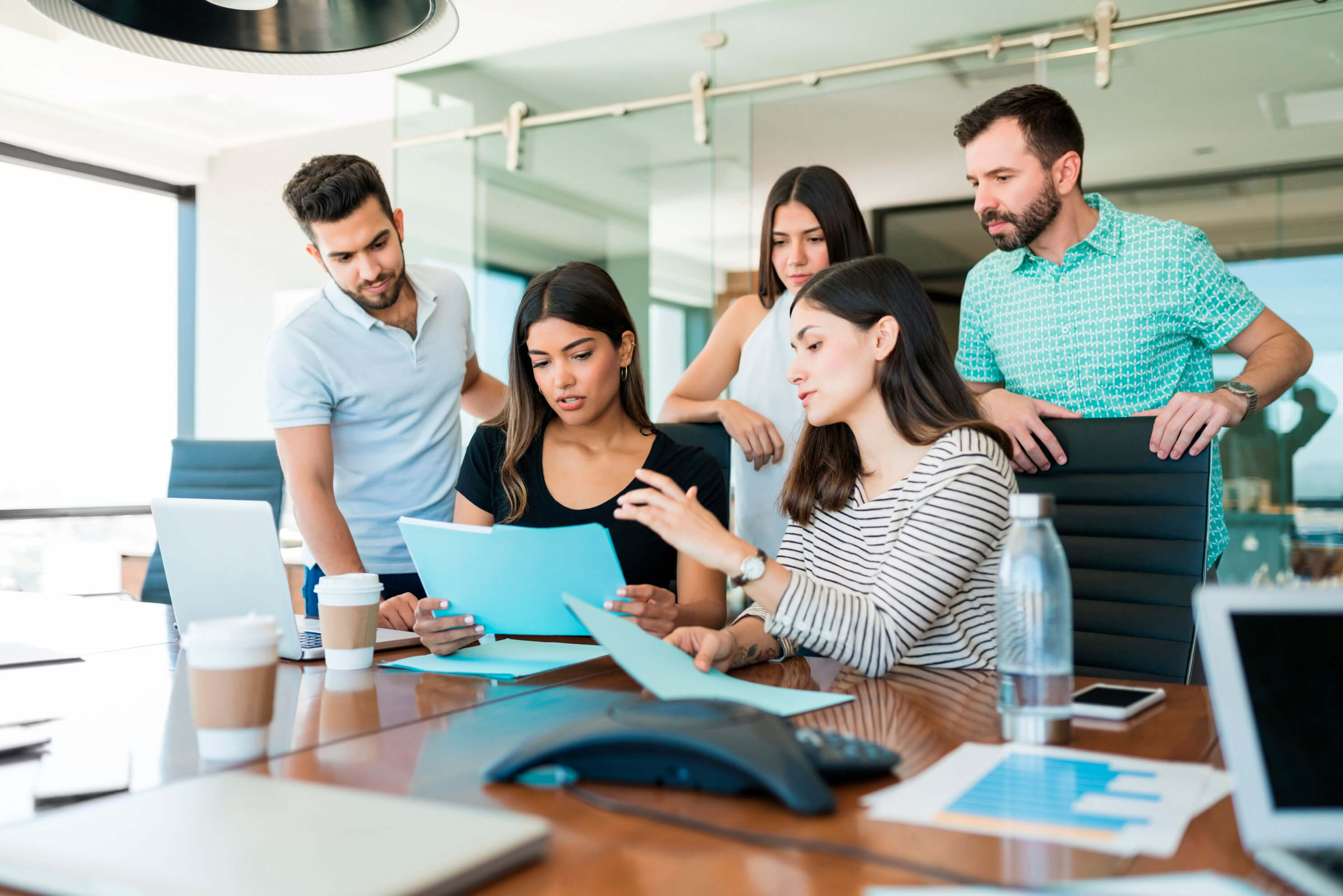 Los equipos de alto rendimiento permanecen enfocados en los objetivos empresariales.
